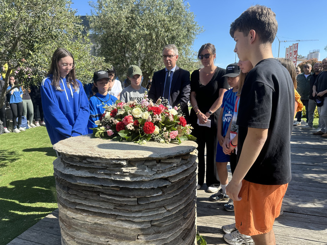 Furiani : 200 collégiens réunis au stade pour ne pas oublier le 5 mai 1992 Furiani : 200 collégiens réunis au stade pour ne pas oublier le 5 mai 1992
