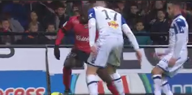 Une défaite sur pénalty et 2 cartons rouges pour le Sporting à Guingamp Une défaite sur pénalty et 2 cartons rouges pour le Sporting à Guingamp