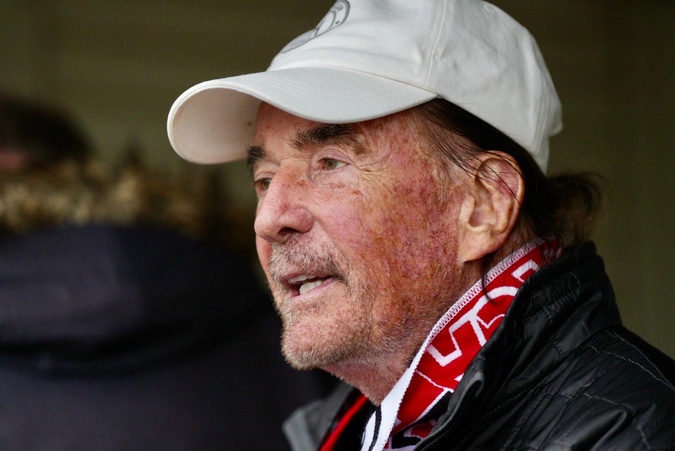 Glenn Straub s'était montré intéressé par le rachat du club ajaccien. Glenn Straub s'était montré intéressé par le rachat du club ajaccien.