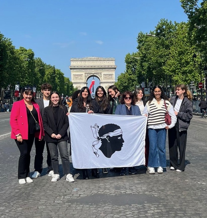 Peu avant la cérémonie. Document CNI. Peu avant la cérémonie. Document CNI.