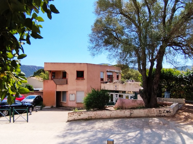 La maison des associations doit voir le jour dans les locaux de l'ancienne école de Pifano. La maison des associations doit voir le jour dans les locaux de l'ancienne école de Pifano.