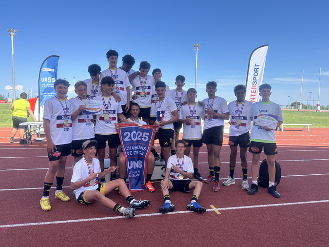 L'équipe de La Rochelle a remporté le championnat de France UNSS de rugby L'équipe de La Rochelle a remporté le championnat de France UNSS de rugby