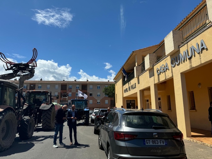 Tarifs de l’eau : Les agriculteurs en colère perturbent la réunion de l’OEHC à Ghisunaccia Tarifs de l’eau : Les agriculteurs en colère perturbent la réunion de l’OEHC à Ghisunaccia