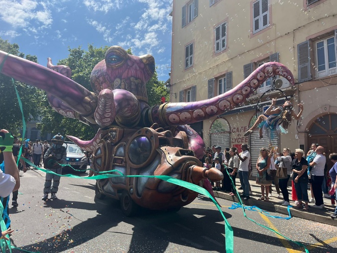 EN IMAGES - Bastia : le carnaval 2025 célébré sous le signe de l’océan