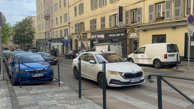 Grève des taxis : à Bastia, le port partiellement bloqué ce lundi Grève des taxis : à Bastia, le port partiellement bloqué ce lundi