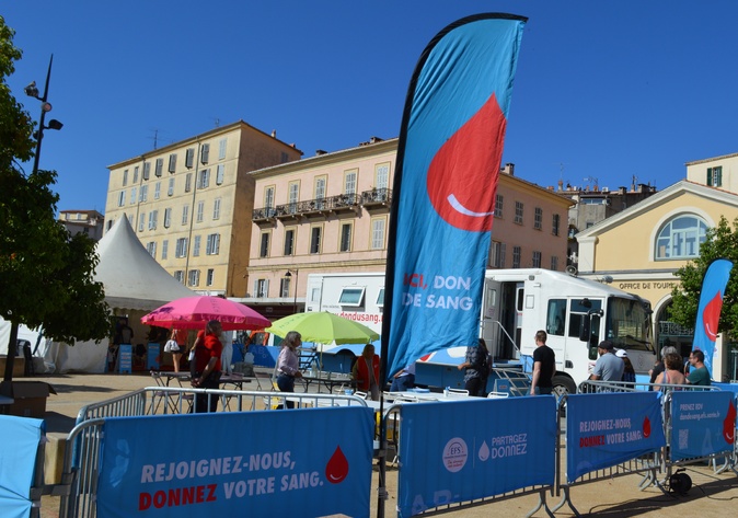 J’ai testé pour vous le don du sang à Ajaccio, place Campinchi J’ai testé pour vous le don du sang à Ajaccio, place Campinchi