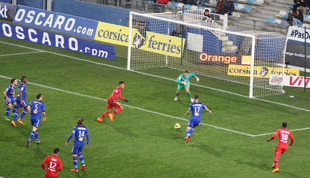 Lyon battu 1-0 à Furiani : Le bel exploit du Sporting ! Lyon battu 1-0 à Furiani : Le bel exploit du Sporting !