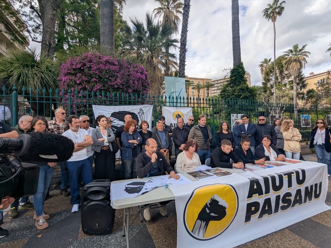 La conference de presse devant les grilles de la Collectivité de Corse La conference de presse devant les grilles de la Collectivité de Corse