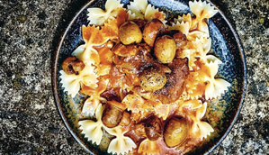 À table : Ragoût de veau aux herbes du maquis et pâtes fraîches À table : Ragoût de veau aux herbes du maquis et pâtes fraîches