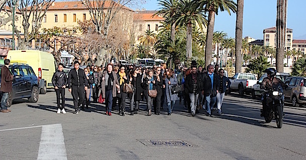 Ajaccio : Manifestation de soutien à l’enseignante agressée vendredi au collège Fesch