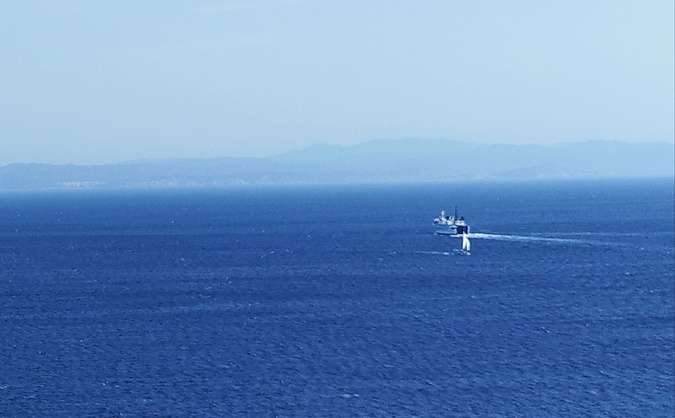 La Sardaigne, si proche de Bonifacio, paraît pourtant si loin dans ses échanges avec la Corse. La Sardaigne, si proche de Bonifacio, paraît pourtant si loin dans ses échanges avec la Corse.