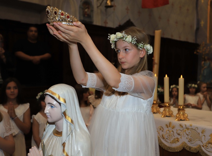 A Corte, on a respecté la tradition du couronnement de la Vierge