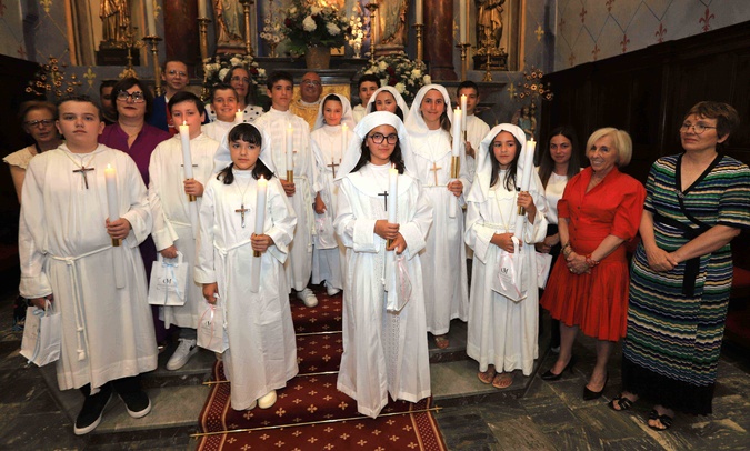 Corte : Douze enfants de la paroisse ont fait leur communion solennelle Corte : Douze enfants de la paroisse ont fait leur communion solennelle