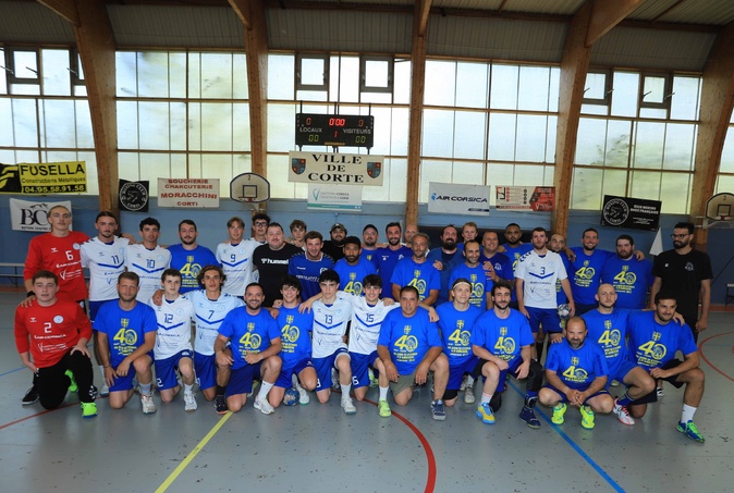 EN IMAGES - La grande famille du Hand Ball Corte s’est retrouvée au Cosec EN IMAGES - La grande famille du Hand Ball Corte s’est retrouvée au Cosec