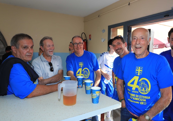 EN IMAGES - La grande famille du Hand Ball Corte s’est retrouvée au Cosec EN IMAGES - La grande famille du Hand Ball Corte s’est retrouvée au Cosec