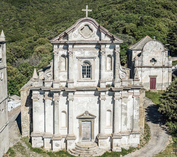 L'église Saint-Cyprien à Morsiglia © Ariavista
