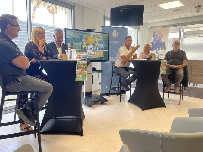 Elus de la CAB, maires des communes de la CAB, ont présenté cette 2e édition de A Cuppa di a CAB. Elus de la CAB, maires des communes de la CAB, ont présenté cette 2e édition de A Cuppa di a CAB.