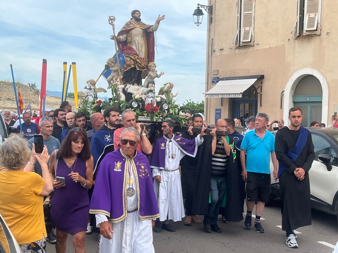 La Saint-Erasme célébrée avec ferveur en mer et dans les rues d’Ajaccio La Saint-Erasme célébrée avec ferveur en mer et dans les rues d’Ajaccio