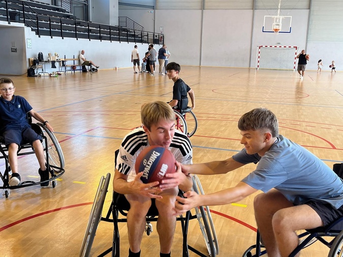 Michel'Andria (à droite) en pleine action Michel'Andria (à droite) en pleine action