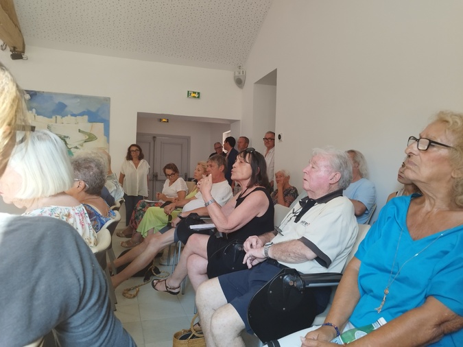 Une trentaine de personnes ont assisté à la réunion publique en mairie de Bonifacio. Une trentaine de personnes ont assisté à la réunion publique en mairie de Bonifacio.