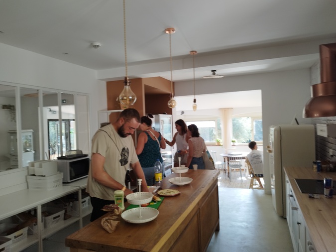 La cuisine permet à chacun d'étiqueter son garde-manger. La cuisine permet à chacun d'étiqueter son garde-manger.