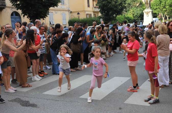 EN IMAGES - À Corte, les enfants ouvrent le bal du Restonica Trail EN IMAGES - À Corte, les enfants ouvrent le bal du Restonica Trail