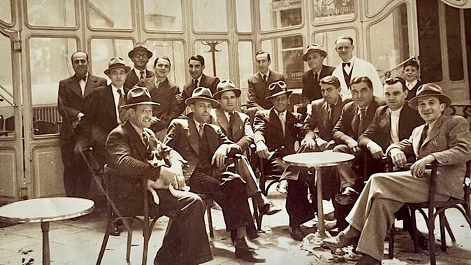 Au "Café Riche" en 1931 (Sturietta di a vita bastiaccia) Au "Café Riche" en 1931 (Sturietta di a vita bastiaccia)