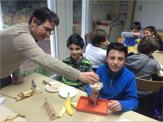 de CorseMarc Gibernau, chercheur du CNRS, à l’école élémentaire d’Alata-Pruno de CorseMarc Gibernau, chercheur du CNRS, à l’école élémentaire d’Alata-Pruno