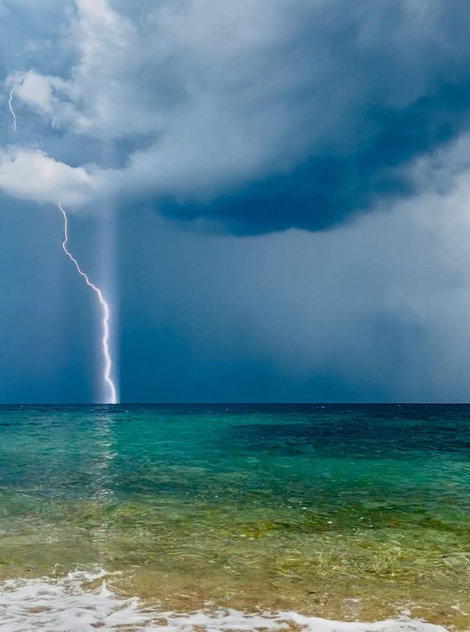 Météo : Coup de foudre au large du Cap Corse Météo : Coup de foudre au large du Cap Corse
