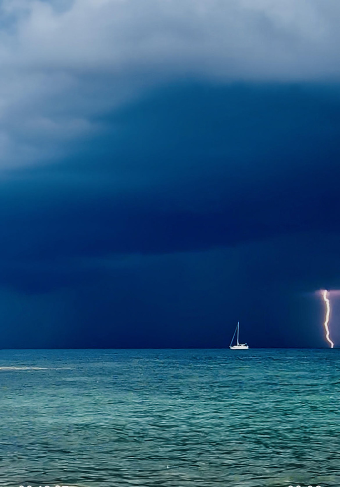 Météo : Coup de foudre au large du Cap Corse Météo : Coup de foudre au large du Cap Corse