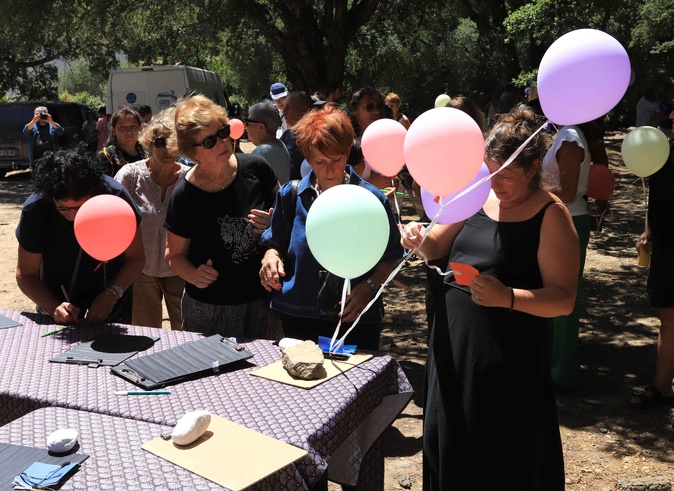 Corte rend hommage à la petite Lucie Corte rend hommage à la petite Lucie