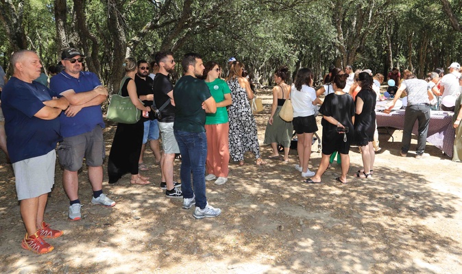 Corte rend hommage à la petite Lucie Corte rend hommage à la petite Lucie