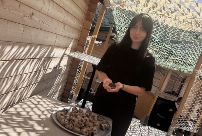 À 20 ans, Jade Avazeri lance la première production d’ail noir de Corse À 20 ans, Jade Avazeri lance la première production d’ail noir de Corse