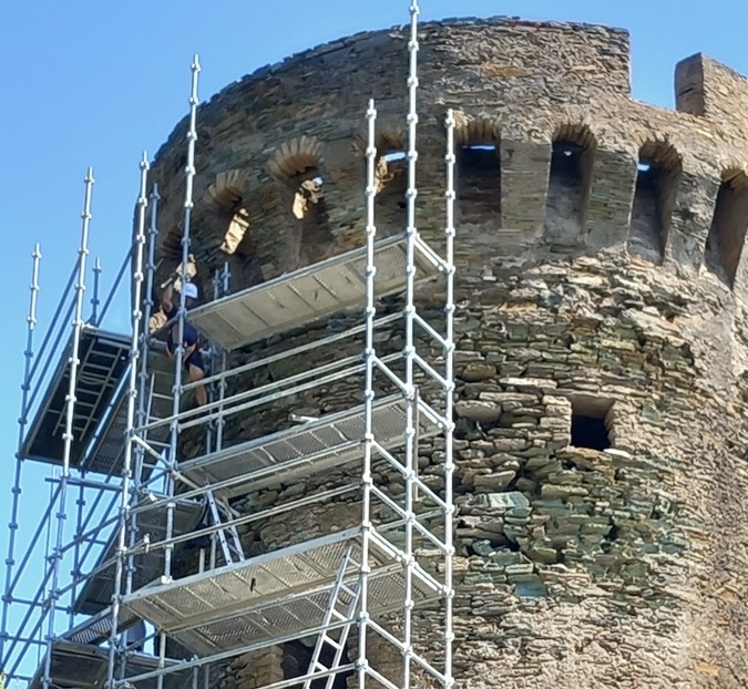 La tour de Losse fait l'objet de travaux de sécurisation La tour de Losse fait l'objet de travaux de sécurisation
