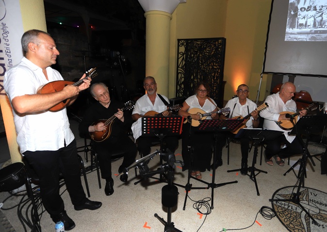 L'Estudiantina Curtinese. (Studio Photos Grazi Ritratti) L'Estudiantina Curtinese. (Studio Photos Grazi Ritratti)