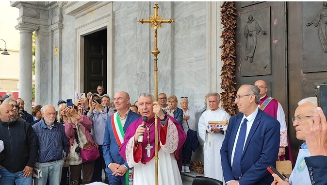 Ange-Pierre Vivoni (à droite) à Livourne lors de la signature de la conVention