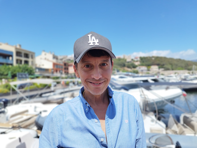 Originaire d'Omessa, le village de sa mère, Laurent Castelli-Argelier passe aussi régulièrement ses vacances à Porto-Vecchio, chez son frère Christophe qui travaille dans un glacier sur le port.