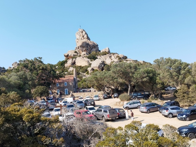 Et si les voitures allaient se garer ailleurs ? C'est le souhait de la municipalité. Et si les voitures allaient se garer ailleurs ? C'est le souhait de la municipalité.