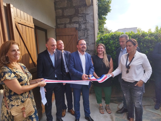 Le ministre Yannick Neuder a coupé le ruban de l'inauguration. Le ministre Yannick Neuder a coupé le ruban de l'inauguration.