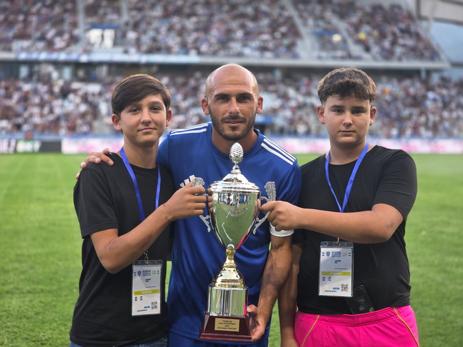 Le challenge Jean-Stouvenot remis à Christophe Vincent (Photos Gérard Baldocchi) Le challenge Jean-Stouvenot remis à Christophe Vincent (Photos Gérard Baldocchi)
