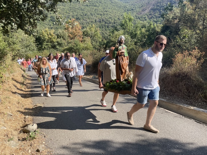 Malgré l'écrasante chaleur, la procession de Saint Roch à Murato a rassemblé une bonne centaine de fidèles.