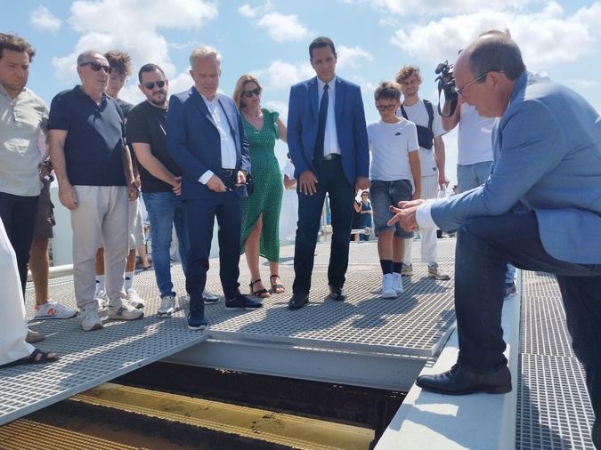 Ingénieur de métier, Paul-Félix Benedetti (à droite) a expliqué le fonctionnement de l'usine. Ingénieur de métier, Paul-Félix Benedetti (à droite) a expliqué le fonctionnement de l'usine.