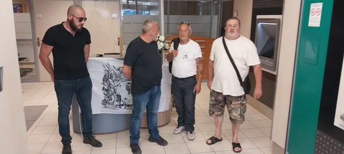 Portivechju - Core in Fronte occupe la BNP pour dénoncer la politique des banques en Corse Portivechju - Core in Fronte occupe la BNP pour dénoncer la politique des banques en Corse