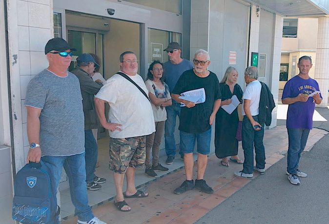 Portivechju - Core in Fronte occupe la BNP pour dénoncer la politique des banques en Corse Portivechju - Core in Fronte occupe la BNP pour dénoncer la politique des banques en Corse