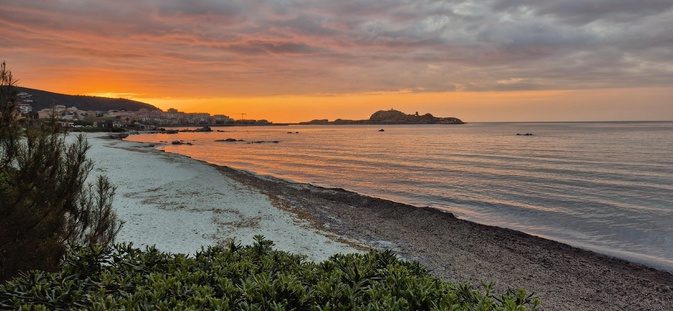 A màghjina : Lisula à a calata di u sole