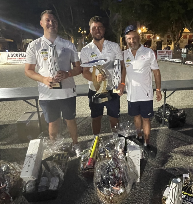 Vainqueur de l'International Pierrot Lamperti, la triplette Basil Jackel, Lucas Desport, Henri Lacroix.