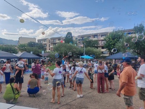 La manifestation se clôturera par un grand lacher de bulles !