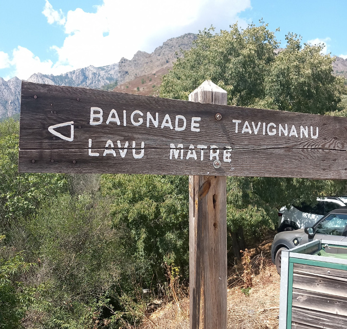 Quelle belle hérésie! Ce panneau doit être modifié au plus vite...