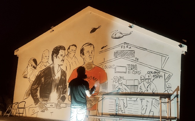 La mémoire d’Aleria célébrée par une fresque militante dessinée par l’artiste Piombu La mémoire d’Aleria célébrée par une fresque militante dessinée par l’artiste Piombu