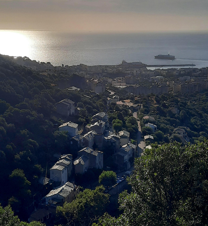 A màghjina :  Luce d’alba nantu à Casevecchie